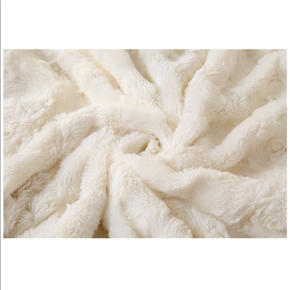 Accessories - New Faux Fur Throw 50x60”